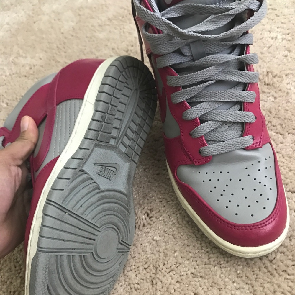 Nike - Picture 2 of 4